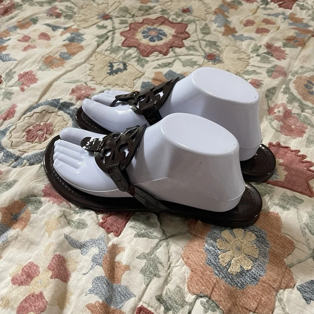 Tory Burch Miller Sandals Dark Brown Patent Thong Size 8.5 Flip Flop Beach Dress